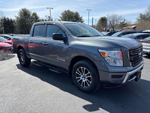 Used 2024 Nissan Titan SV w/ SV Convenience Package image 6