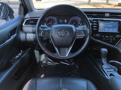 Used 2018 Toyota Camry XLE FWD image 15