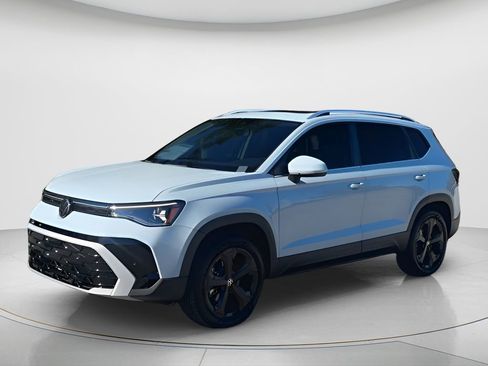 New 2026 Volkswagen Taos SEL image 4
