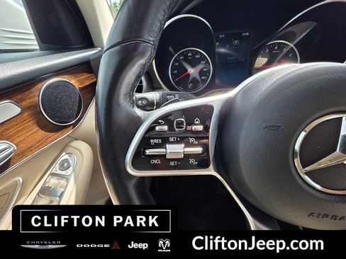 Used 2022 Mercedes-Benz GLC 300 4MATIC image 21