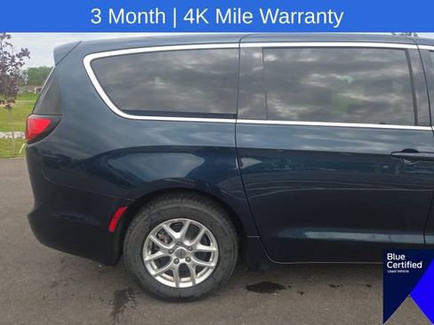 Used 2023 Chrysler Pacifica Touring-L FWD image 8