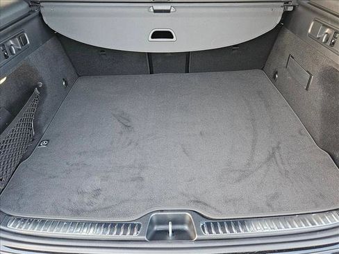 Used 2025 Mercedes-Benz GLC 300 image 6