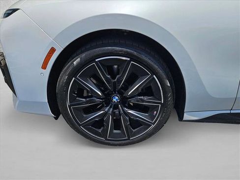 Certified 2024 BMW i7 eDrive50 w/ M Sport Package RWD image 22