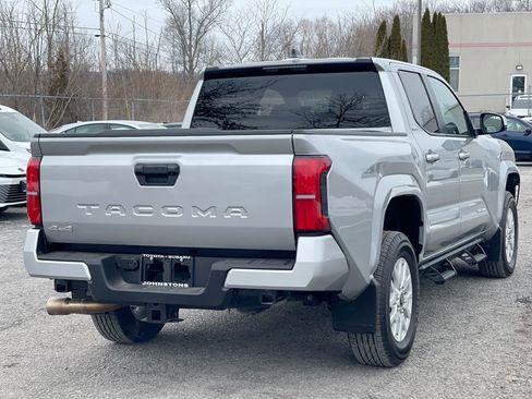Used 2025 Toyota Tacoma SR5 AWD/4WD image 15