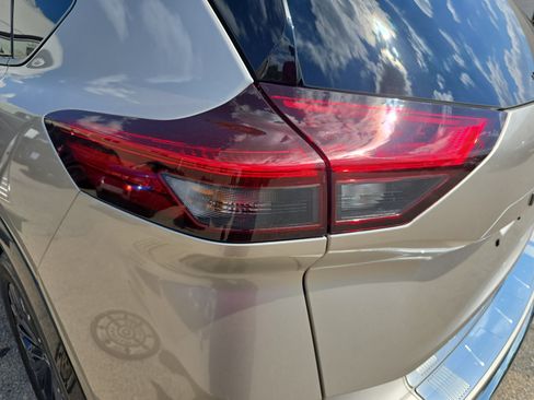 Certified 2024 Nissan Rogue Platinum AWD/4WD image 35