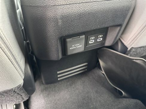 Used 2024 Toyota Tacoma TRD Sport image 19