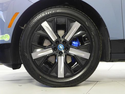 Used 2023 BMW iX xDrive50 w/ Sport Package AWD/4WD image 5