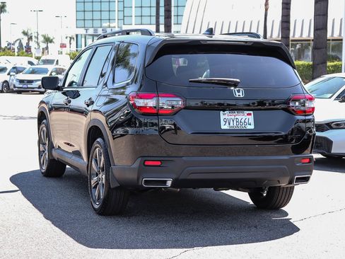 Certified 2025 Honda Pilot Sport image 13