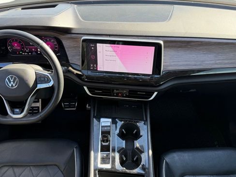 Used 2025 Volkswagen Atlas SEL Premium R-Line image 12