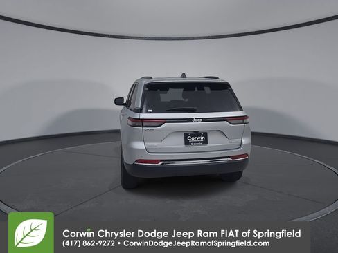 Certified 2025 Jeep Grand Cherokee Laredo w/ Luxury Tech Group I AWD/4WD image 12