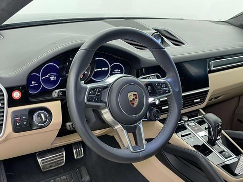 Certified 2023 Porsche Cayenne GTS image 4