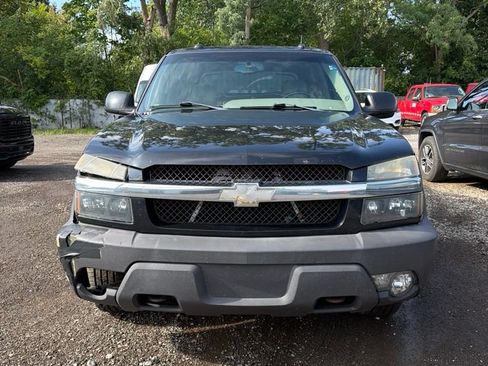 Used 2003 Chevrolet Avalanche 4x4 w/ Suspension Package, Off-Road image 3