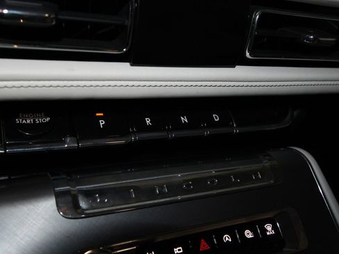 Used 2025 Lincoln Aviator AWD image 16