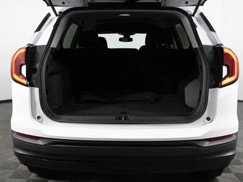 Used 2024 GMC Terrain SLE image 35