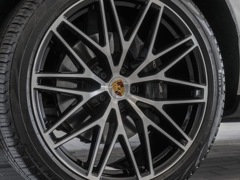 Used 2023 Porsche Macan AWD/4WD image 30