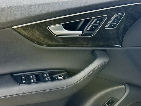 Used 2023 Audi Q7 3.0T Premium Plus image 22