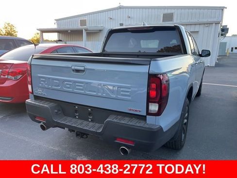 Used 2025 Honda Ridgeline Sport image 2
