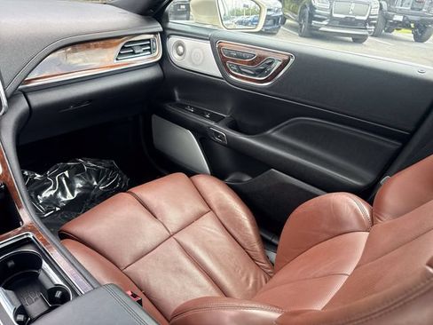 Used 2017 Lincoln Continental Reserve w/ Luxury Package AWD/4WD image 29