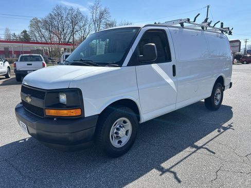 Used 2017 Chevrolet Express 2500 RWD image 5