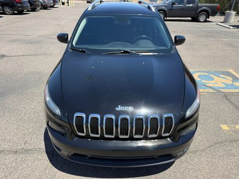 Used 2017 Jeep Cherokee Latitude w/ Safety/Convenience Group FWD image 38