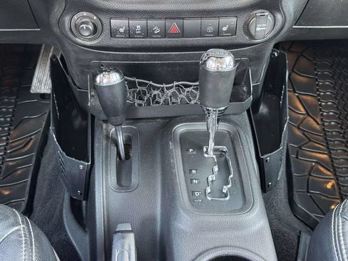 Used 2013 Jeep Wrangler Unlimited Sahara w/ Dual Top Group AWD/4WD image 5