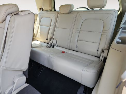 Used 2019 Lincoln Navigator Reserve AWD/4WD image 15