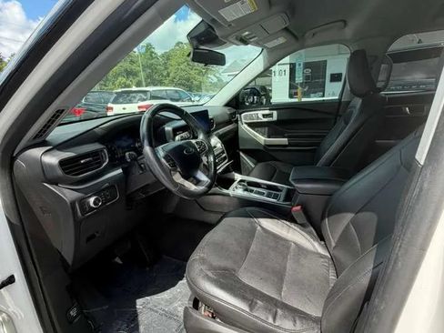 Used 2020 Ford Explorer XLT w/ Equipment Group 202A RWD image 9