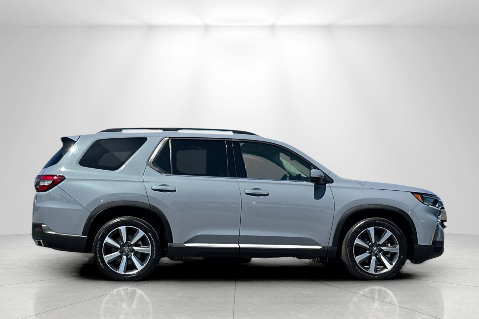 Used 2025 Honda Pilot Elite image 2