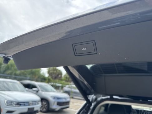 New 2026 Volkswagen Tiguan SE FWD image 13