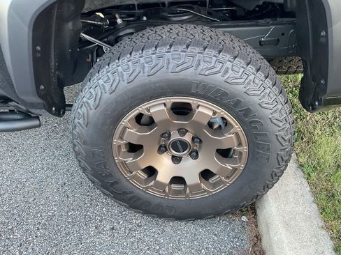 Used 2025 Toyota Tacoma Trailhunter image 6