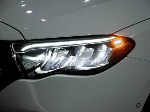 New 2026 Mercedes-Benz E 350 4MATIC Sedan image 8
