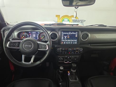 Used 2020 Jeep Wrangler Unlimited Sahara image 13