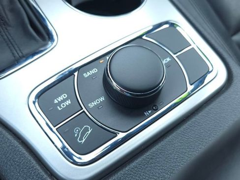 Used 2021 Jeep Grand Cherokee Limited image 37