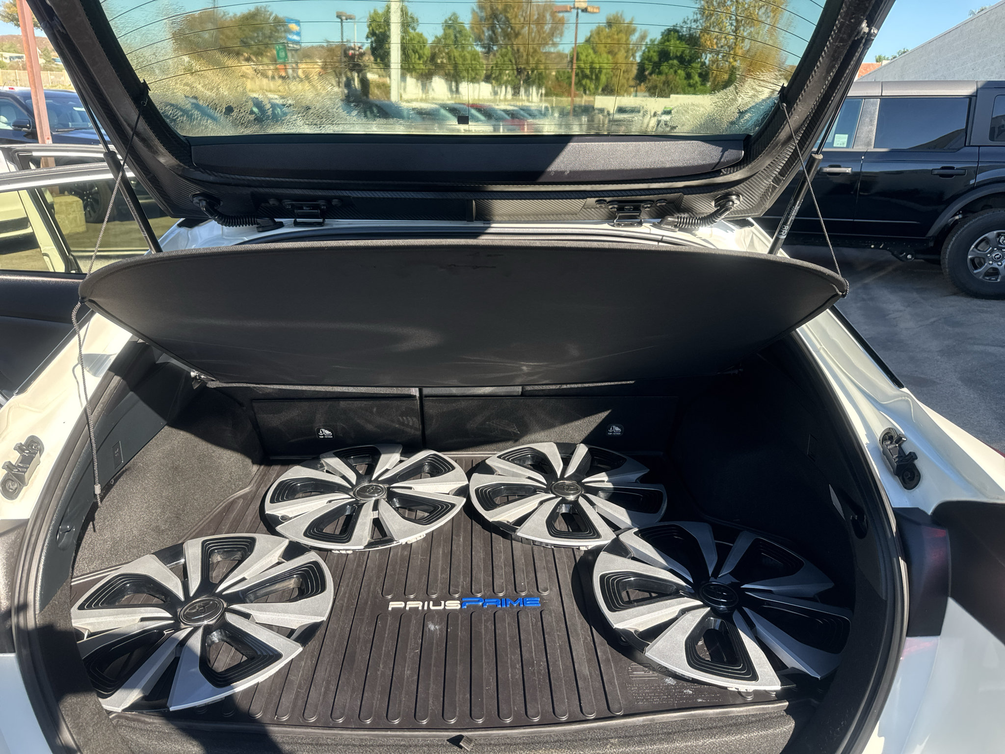 Used 2017 Toyota Prius Prime Premium FWD image 18
