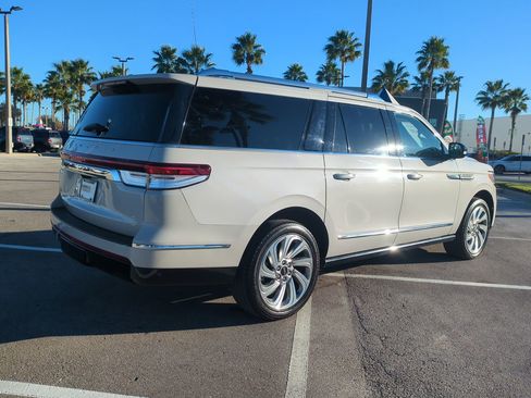 Certified 2024 Lincoln Navigator L Reserve image 4