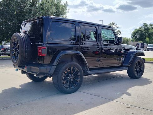 Used 2023 Jeep Wrangler Unlimited Sahara w/ Cold Weather Group AWD/4WD image 10