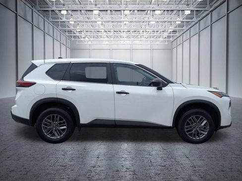Used 2024 Nissan Rogue S AWD/4WD image 7