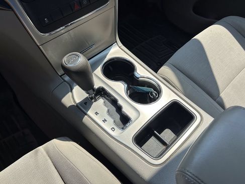 Used 2011 Jeep Grand Cherokee Laredo w/ Security & Convenience Group AWD/4WD image 27