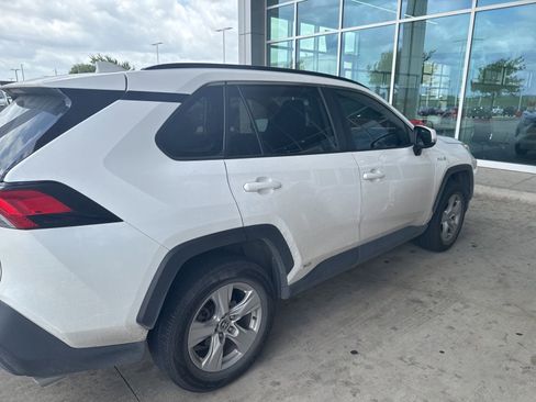 Used 2021 Toyota RAV4 XLE w/ Convenience Package AWD/4WD image 18
