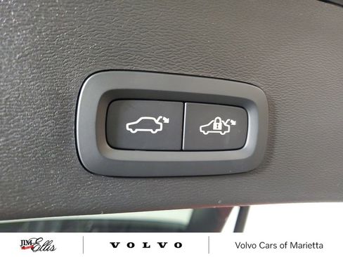 Used 2025 Volvo XC40 B5 Plus image 11