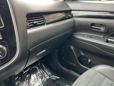 Used 2019 Mitsubishi Outlander SE FWD image 28