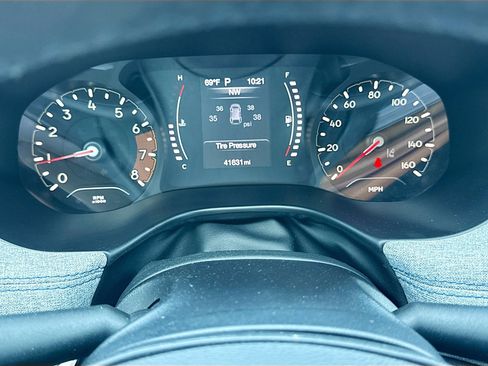 Used 2022 Jeep Compass Latitude FWD image 39