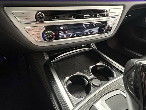 Used 2021 BMW 750i xDrive w/ Executive Package image 21