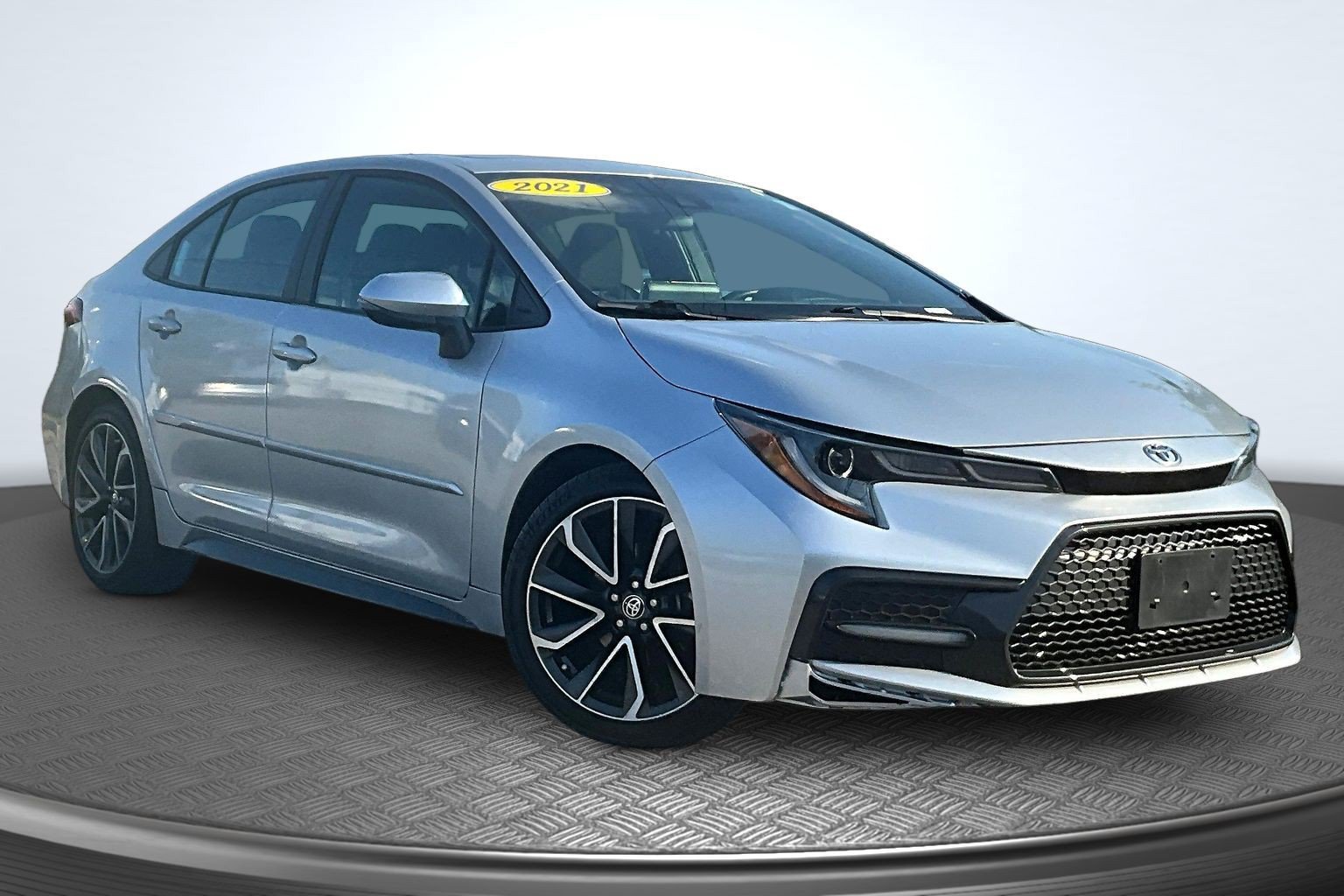 Used 2021 Toyota Corolla SE w/ SE Premium Package FWD image 2