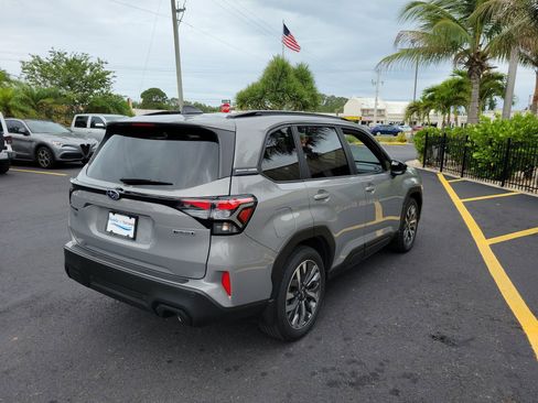 Used 2025 Subaru Forester Touring w/ Popular Package - Touring AWD/4WD image 5