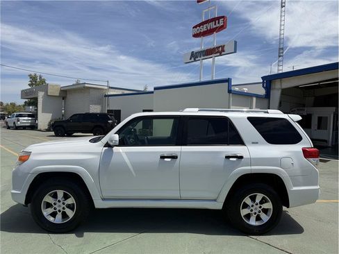 Used 2013 Toyota 4Runner SR5 w/ Convenience Pkg AWD/4WD image 9