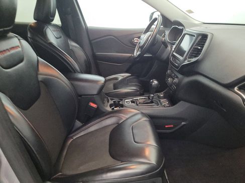 Used 2019 Jeep Cherokee Trailhawk w/ Comfort/Convenience Group image 21