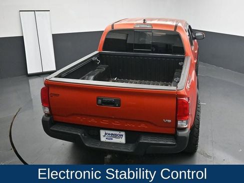 Used 2017 Toyota Tacoma TRD Off-Road w/ Tow Package (A/T) image 19