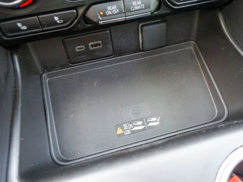 Used 2023 Chevrolet Suburban RST w/ Luxury Package image 27