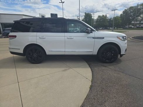 Certified 2024 Lincoln Navigator Black Label AWD/4WD image 2